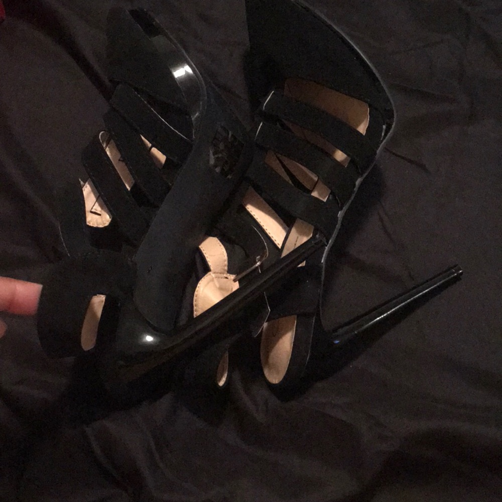 Heels - Picture 3 of 3